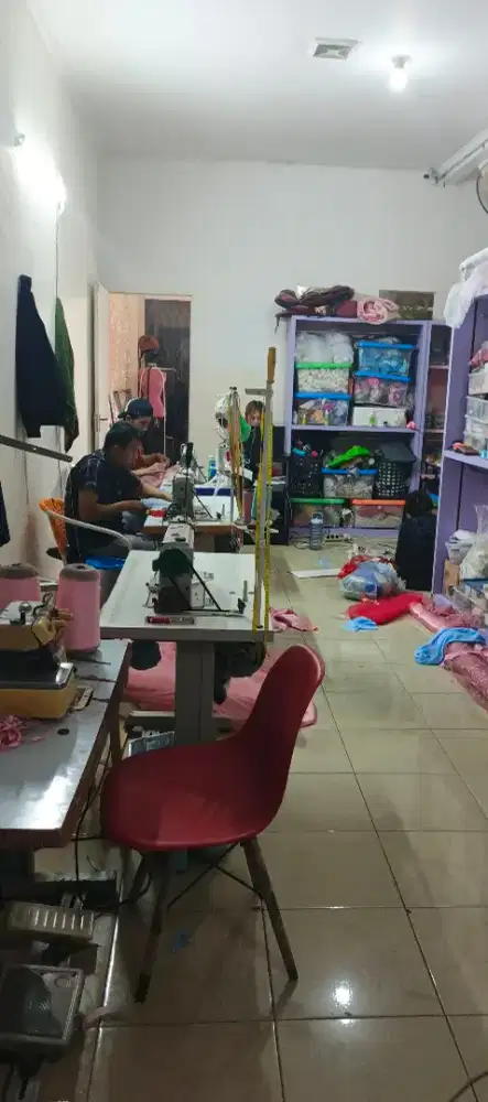 Anak dalam konveksi gading serpong