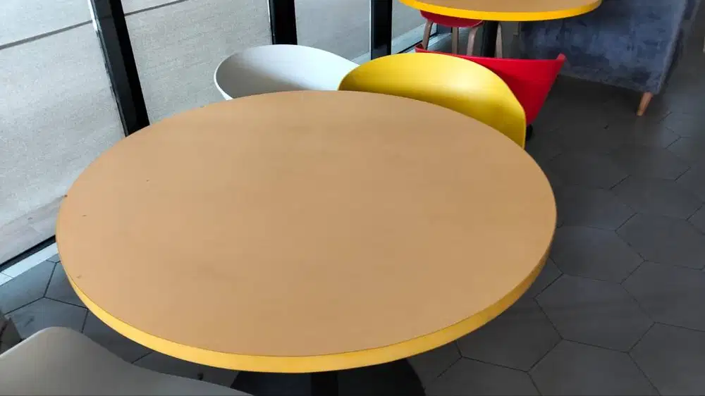 011. Round Table Kayu