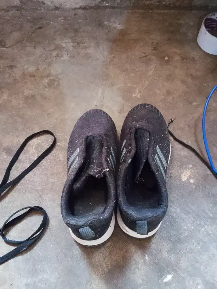 Sepatu Ando siap pakai