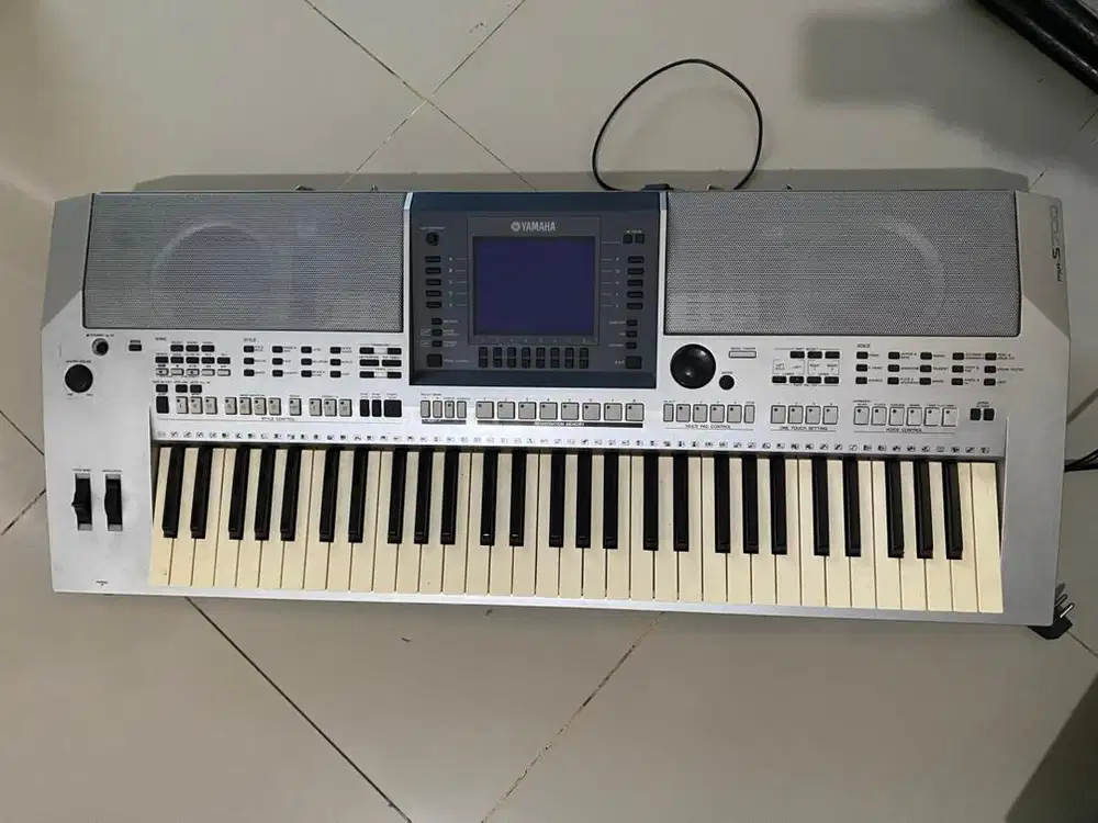Keyboard Yamaha PSR S-700 Bekas