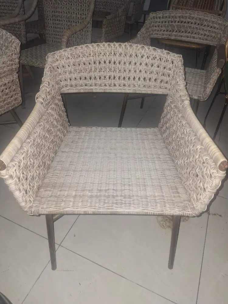 Kursi Rotan Plastik Estetik