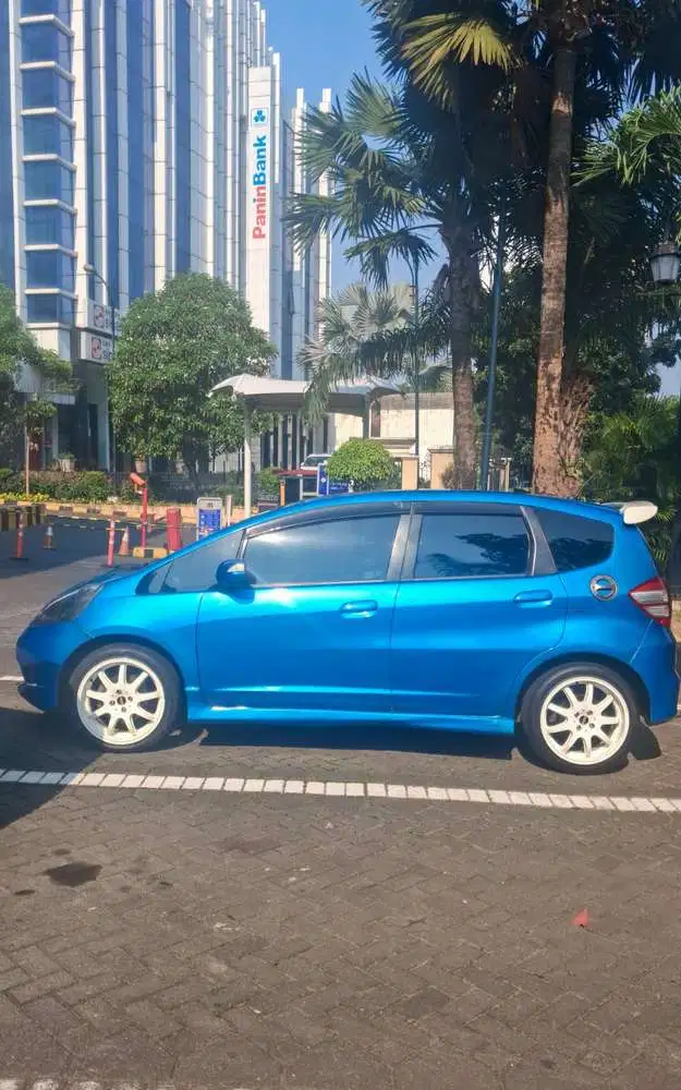 Honda Jazz RS Matic Biru metalik