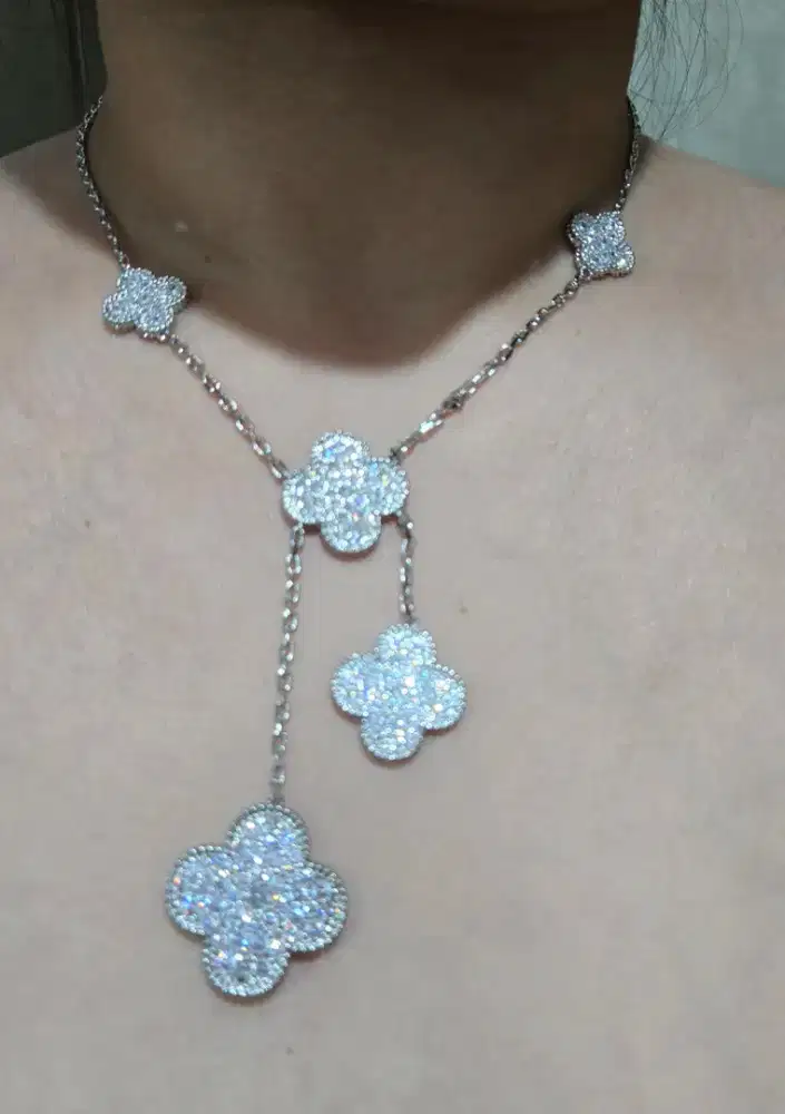 KALUNG VAN CLEEF AND ARPLES LAPIS EMAS