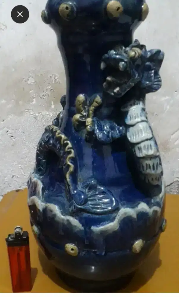 Guci naga biru vintage