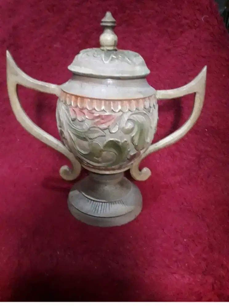 Guci kayu ukir lawas