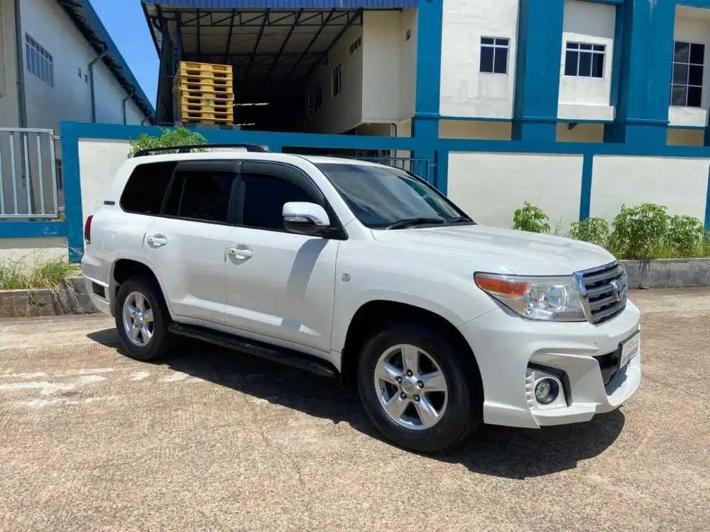 TOYOTA LAND CRUISER AT 2010