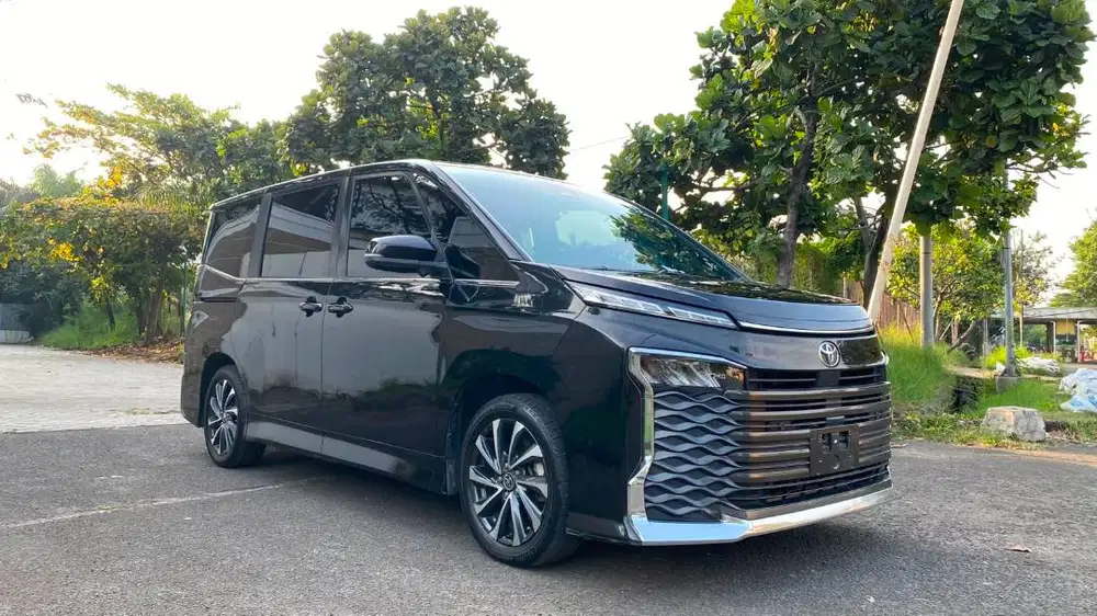 Toyota Voxy 2.0 2023