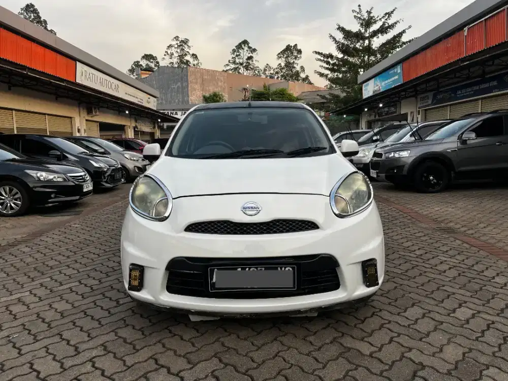 25JT NISSAN MARCH 2011 XS AT AC DIGITAL WHITE EDITION !!