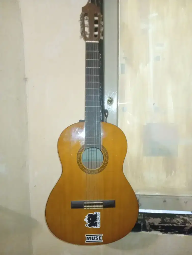 dijual gitar orginal yamaha cs40