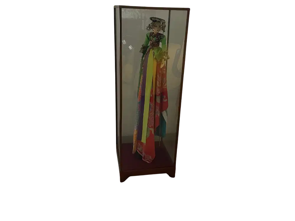 Boneka Penari Betawi dalam Vitrin Kaca | Display Etnik Premium