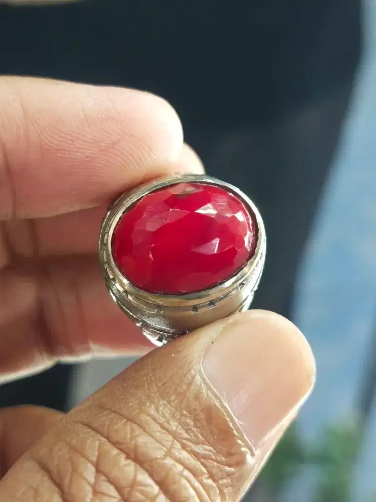 Cincin marjan merah