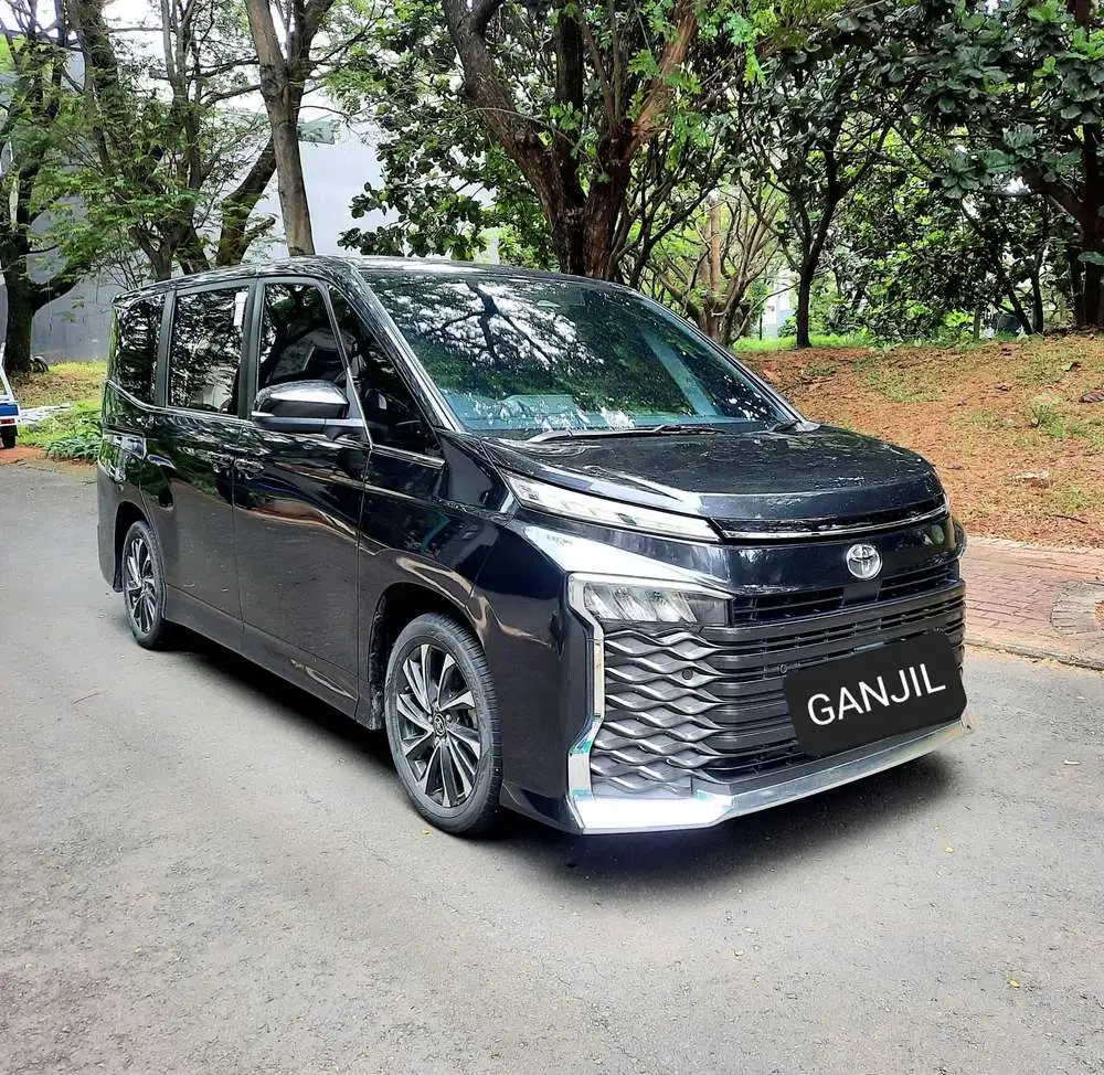 Toyota Voxy 2023 Bensin