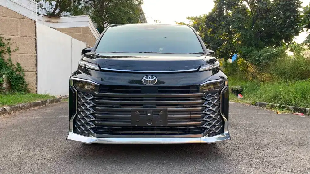 Toyota Voxy 2023