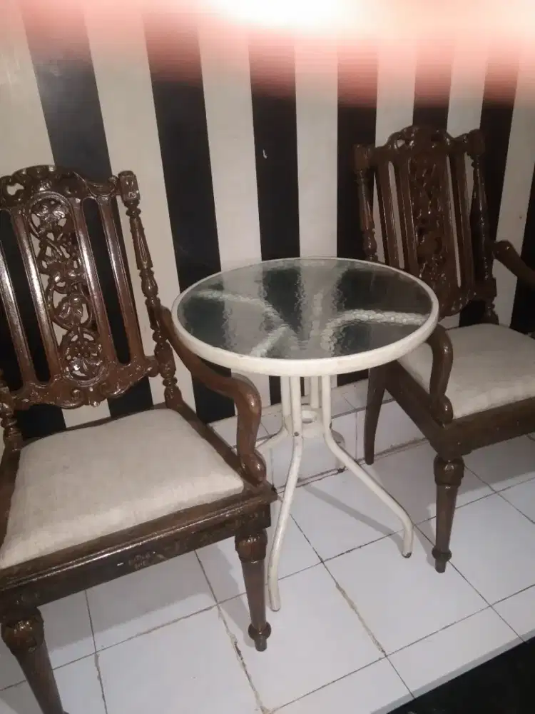 kursi jati dua . meja bulat 1