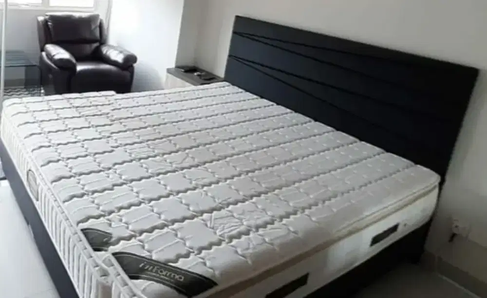 Mattras n headboard informa