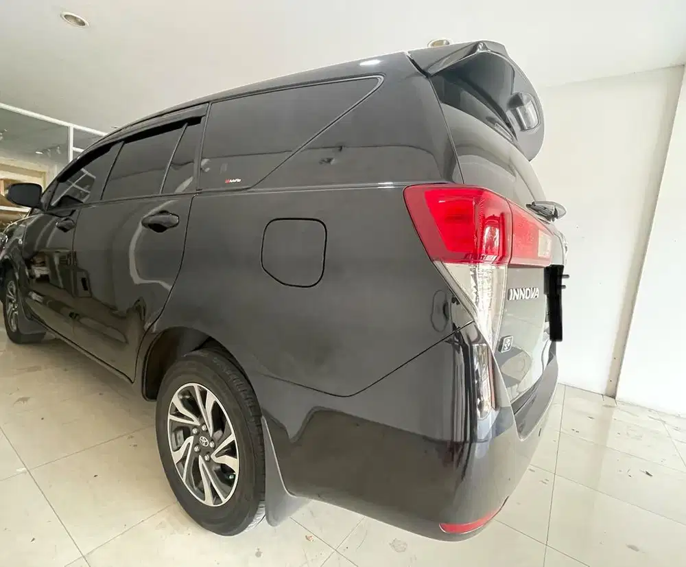Innova Reborn hitam mulus