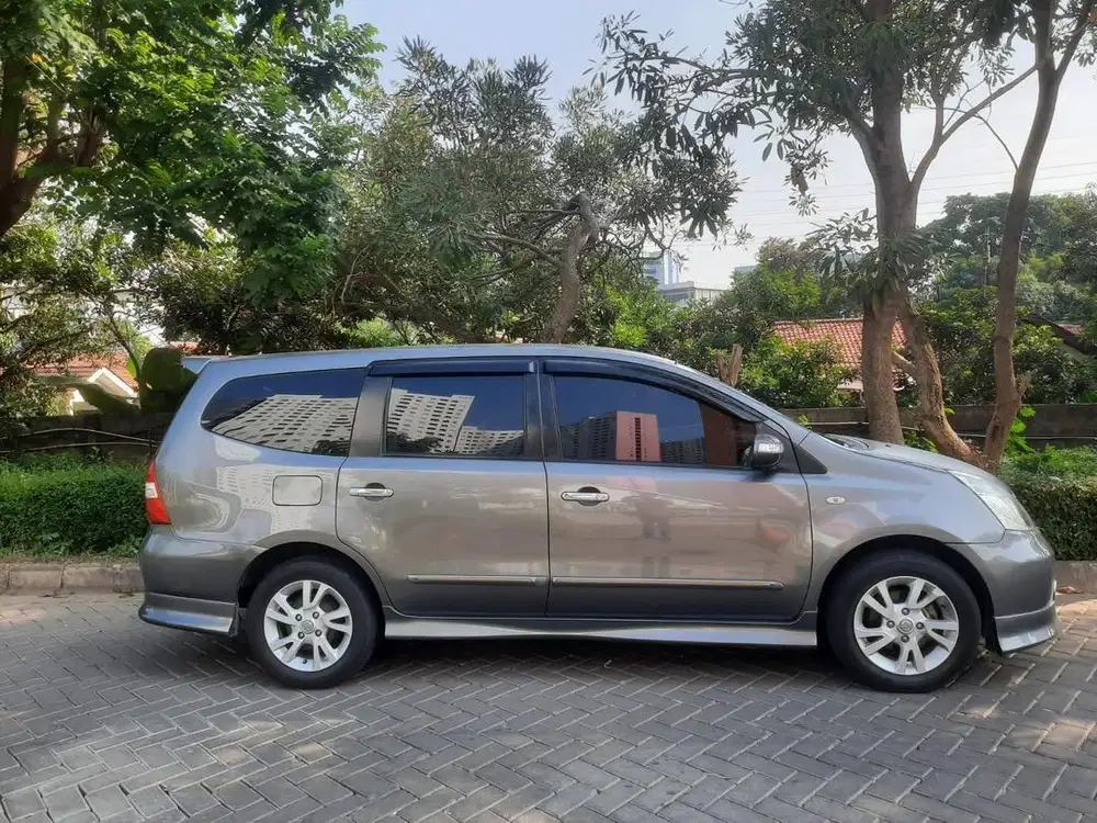 Jual Nissan Grand Livina 1.5 Highway Star