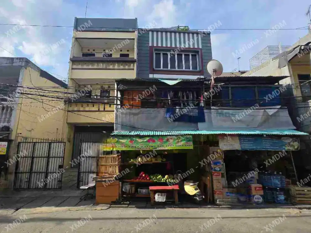 EKXCLUSIFRUMAH GANDENG COCOK BUAT USAHA LOKASI DEPAN JALAN RAYA YANG RAMAI