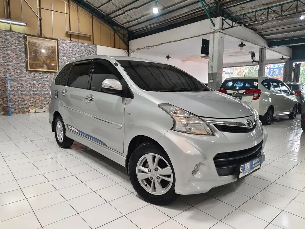 Toyota AVANZA VELOZ 1.5 Bensin AT 2014 Silver metalik
