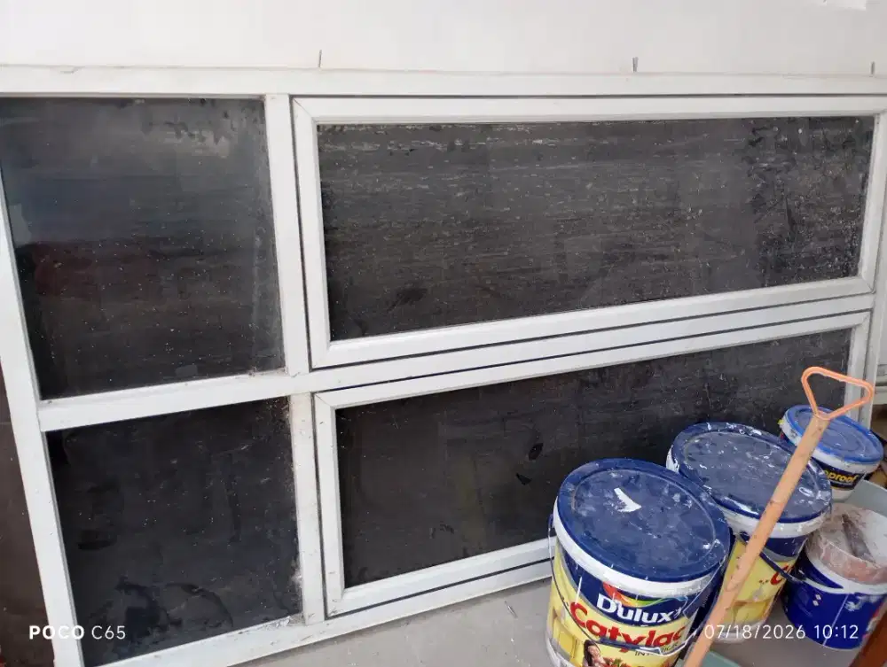 Jendela kusen kaca aluminium
