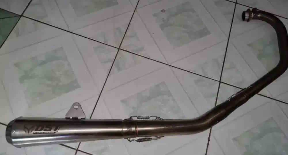 Knalpot Racing Motor Suzuki GSX R150