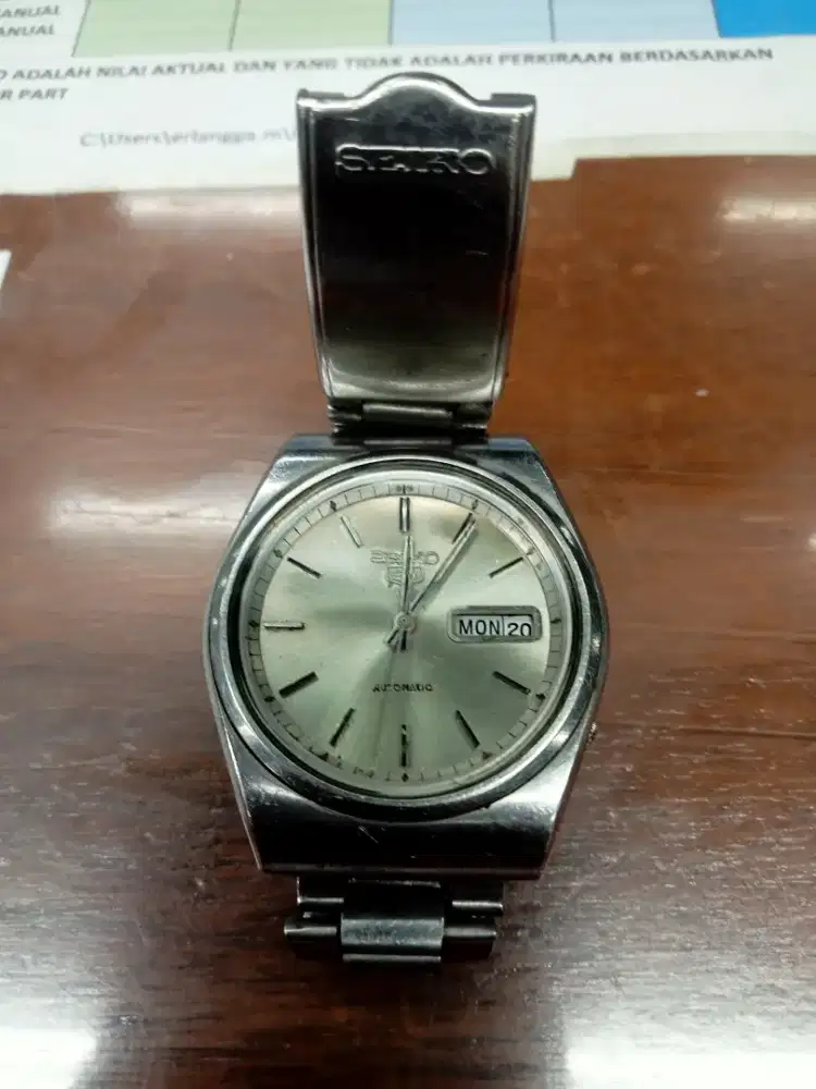 Jam tangan Seiko otomatis lawas