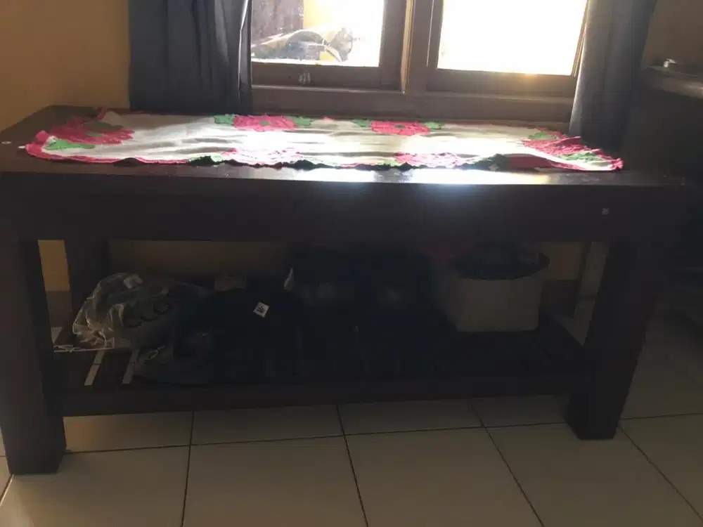Meja tamu kayu jati atau kayu keras