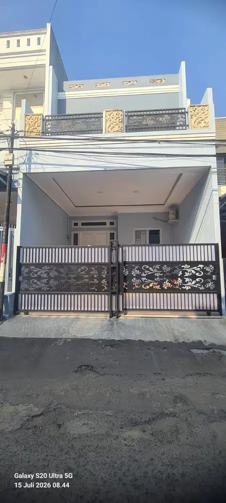 Rumah seperti baru, 3 lantai, belakang mall kelapa gading, jalan kaki.