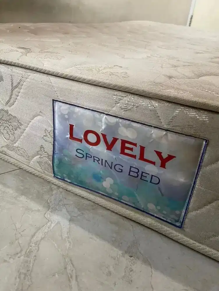 Lovely springbed 160x200 queen bed (2 dewasa , 1-2 anak)