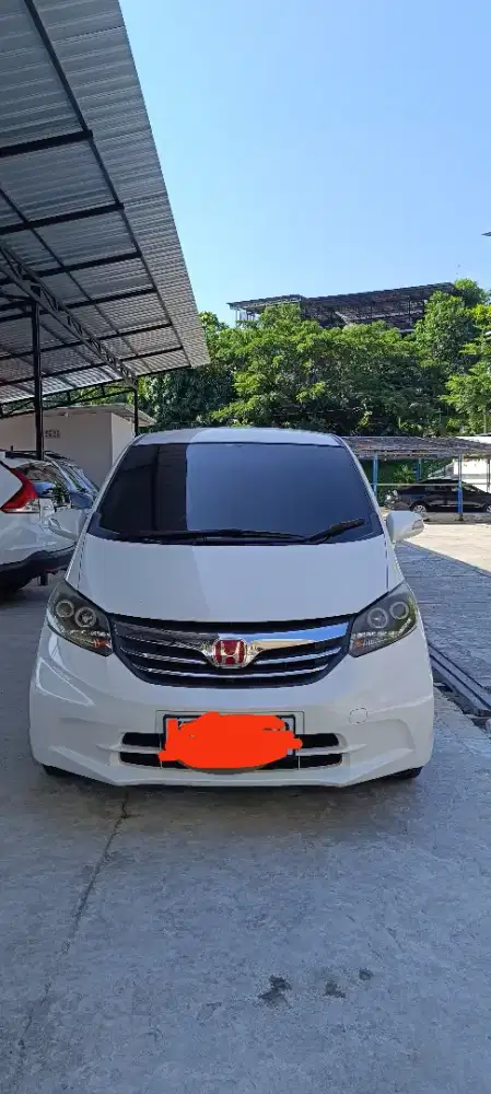 Honda freed E PSD 2013