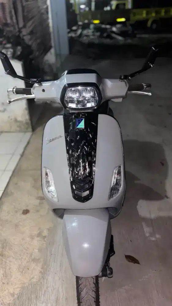 Di Jual Vespa S125 Iget 2023 abu abu