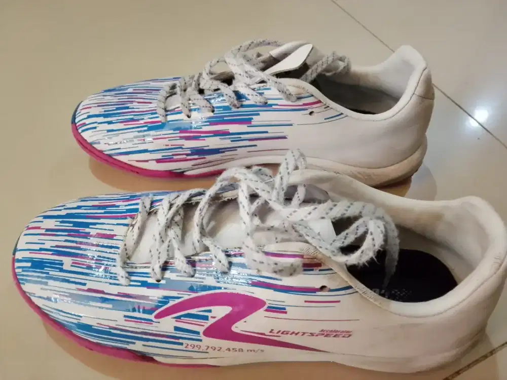 Sepatu futsal size 37 specs