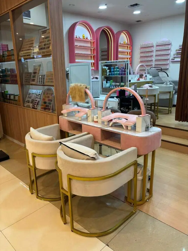 Oper sewa salon beserta isi