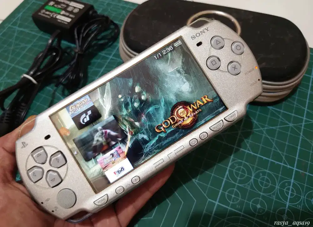 PSP SLIM 2000 game ada banyak memory stick 64GB