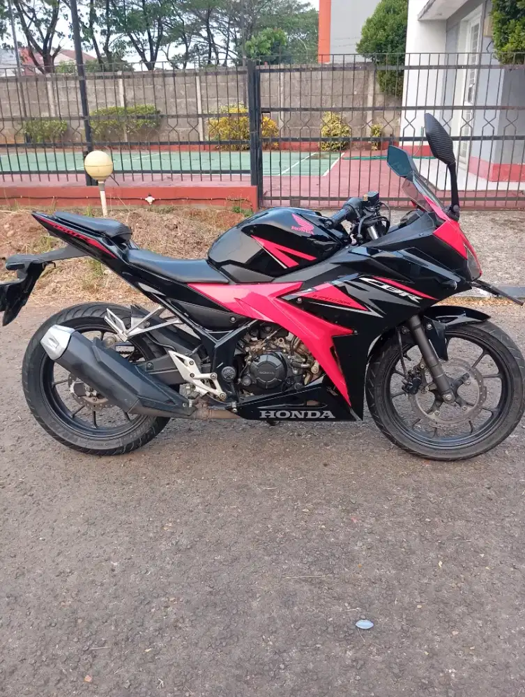 Honda CBR 150 R 2020 bl 1 fulori seperti baru
