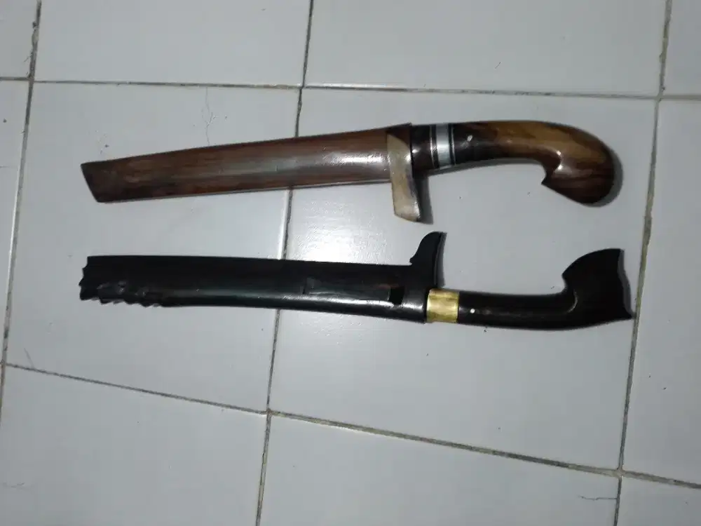Dijual golok punya orang tua