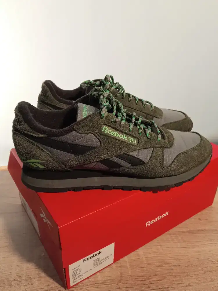 REEBOK CLASSIC LEATHER
Unisex
Running
Sizem 41EUR
Kondisi OK