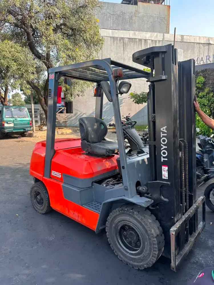 Forklift Toyota 2,5 Ton,Matic,Threelift 4,3 Meter,FDZN25,Tahun 2014