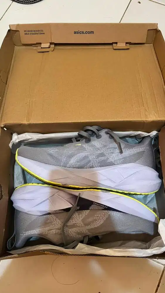 ASICS women novablast 5