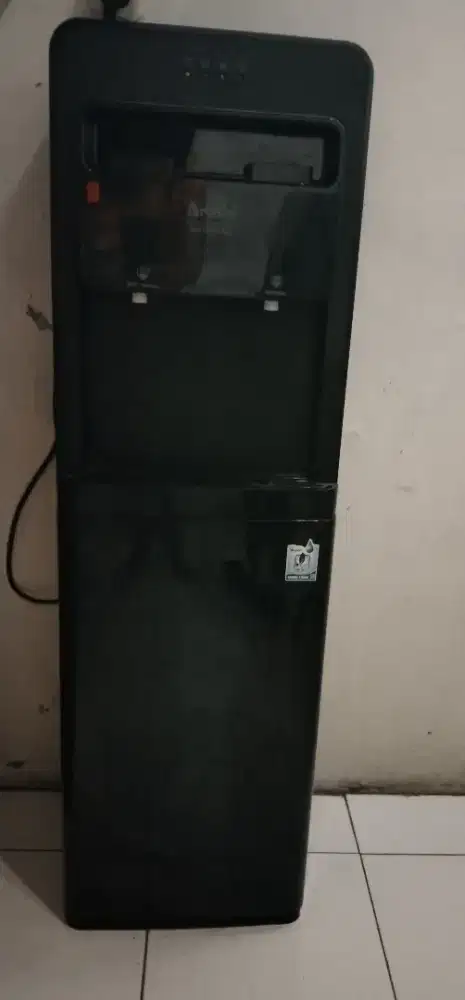 Dispenser galon bawah masih ada garansi merk Arashi