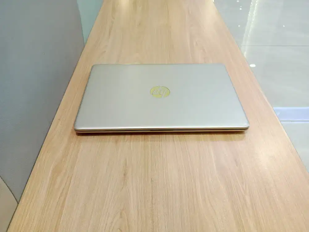Laptop NO Minus Mulus Slim Ringan Ngebutt Baterai Awett
