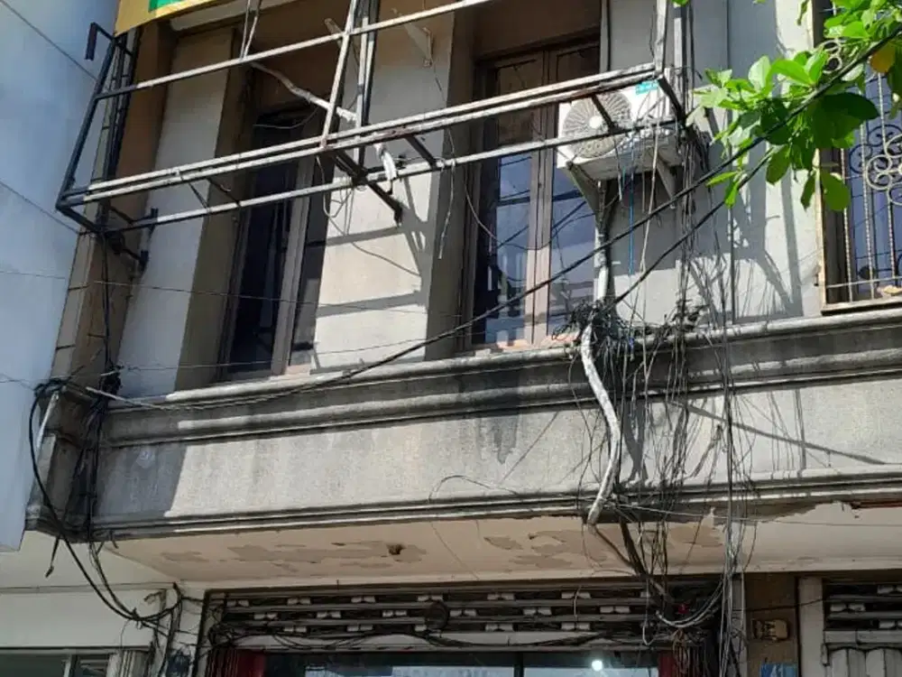 Ruko Nol Jalan Raya Manyar 3 Lantai SHM Lokasi Komersial