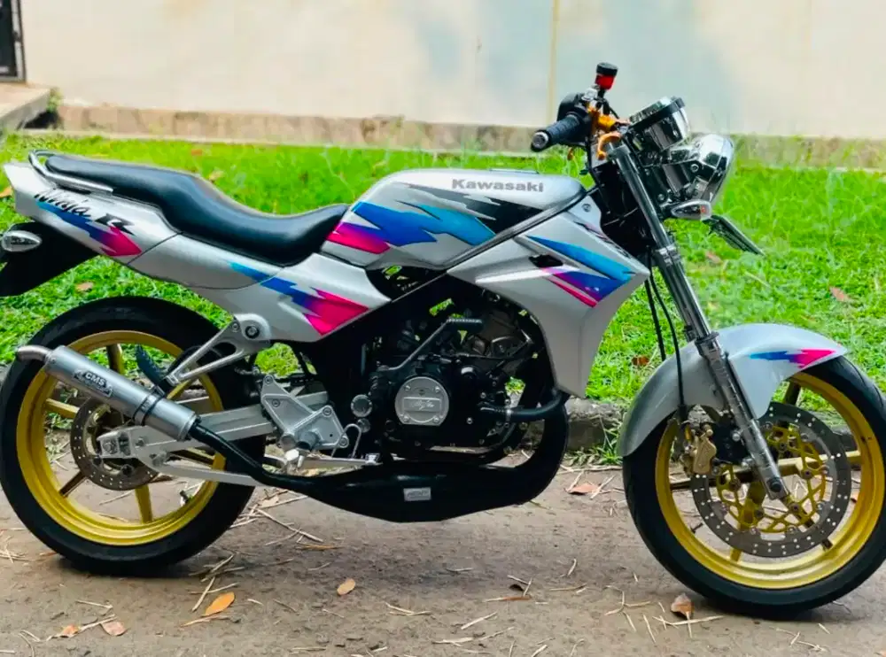 Dijual santai Kawasaki Ninja R Superkips Full Restorasi Silver 2001