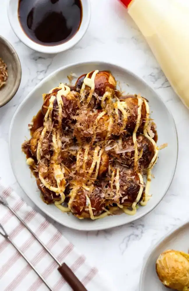 Pelayan dan Pembuat Takoyaki