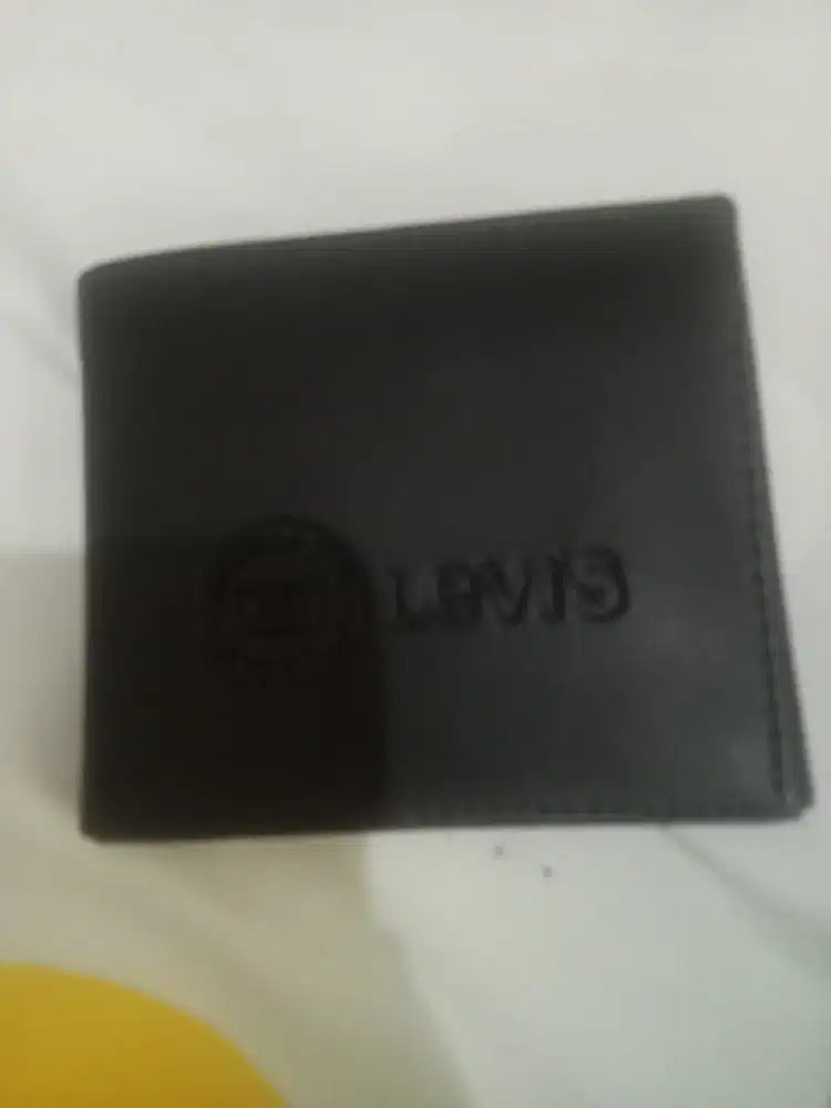 Dompet pria bekas
