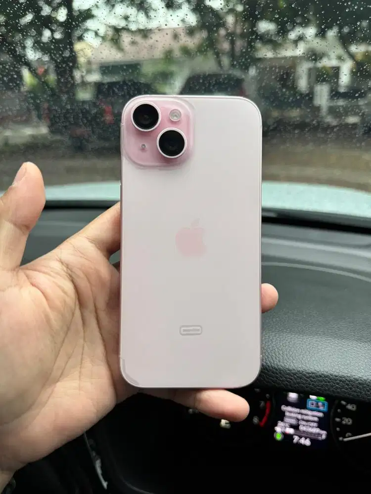 iPhone 15 128GB Pink ex Blibli