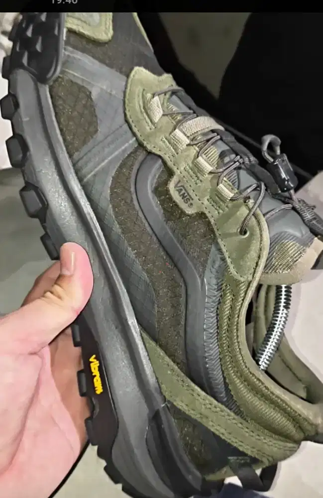 Sepatu gunung like new Vans vibram