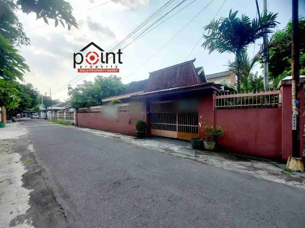 Tanah luas dekat UMS dan ATMI ada bangunan lama