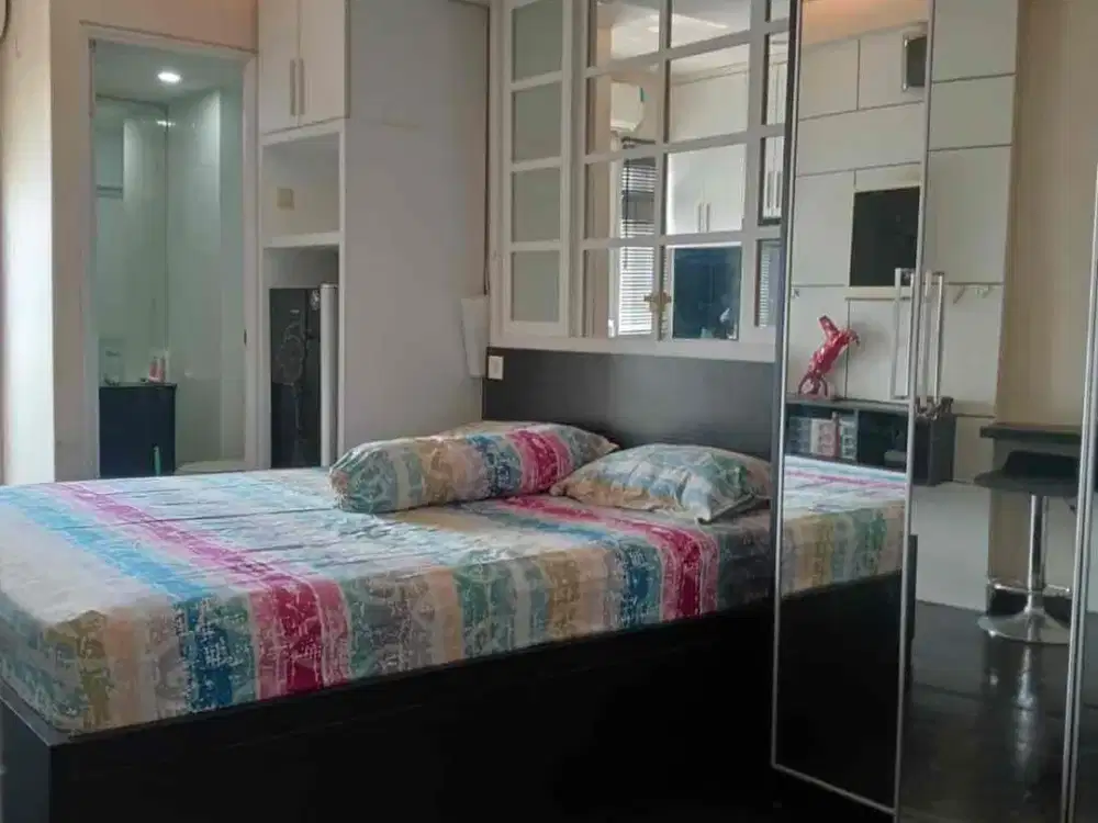 JUAL CEPAT!!! Studio Full Furnish Apartemen Green Pramuka City Harga Murah Lantai Rendah