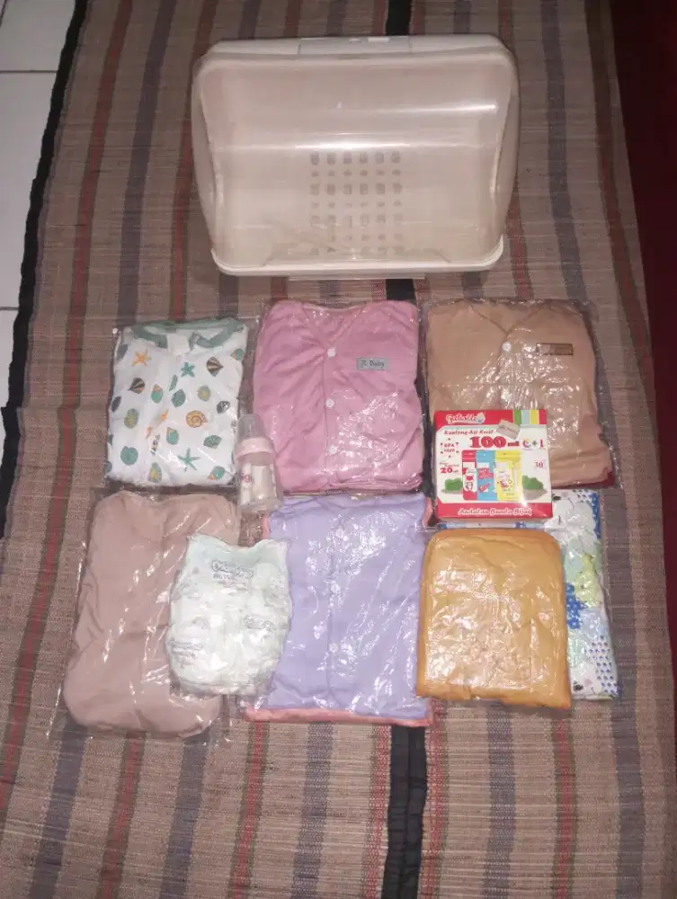 Peralatan bayi usia (0-6 bulan)